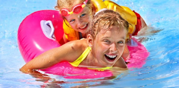 Sicher mit Kindern beim Baden