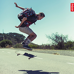 Skater mit Jump Rucksack